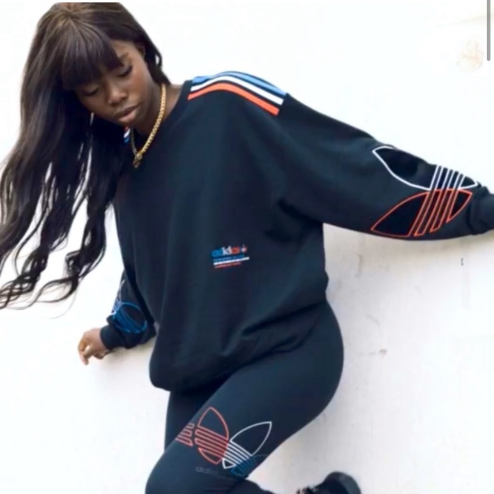 ADICOLOR TRICOLOR TREFOIL VELVET SWEATSHIRT